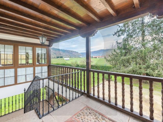 Chalet en venta en Ruente. InmoGil Gestión, maravilloso chalet en Ruente con amplio jardín consolidado. Chalets.