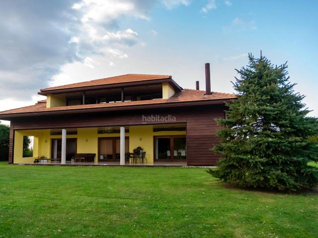 Chalet en venta en Ruiloba. CHALET EXCLUSIVO CON ESPECTACULARES VISTAS ENR LIANDRES JUNTO COMILLAS. Chalets.