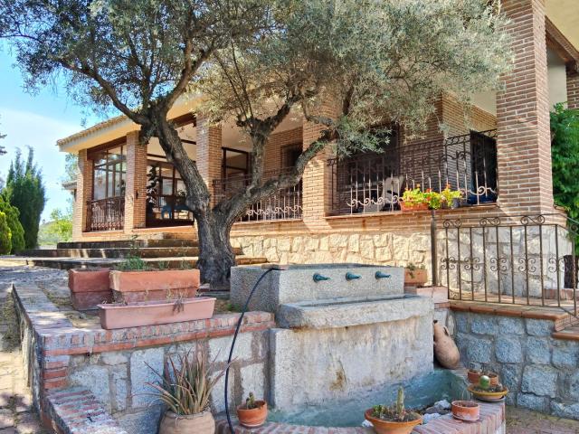 Chalet en venta en Toledo, Los Cigarrales La Bastida. Casa o chalet independiente en venta en Ronda el Olivar de los Pozos s n. Chalets.