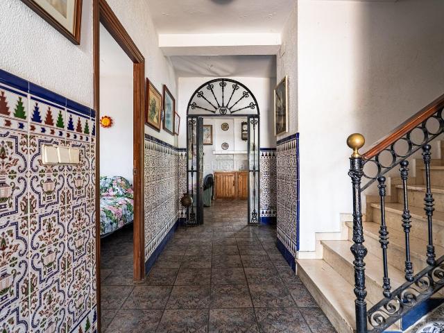 Chalet en venta en Tomares, Las Almenas. Chalet independiente en Las Almenas, Tomares. Chalets.