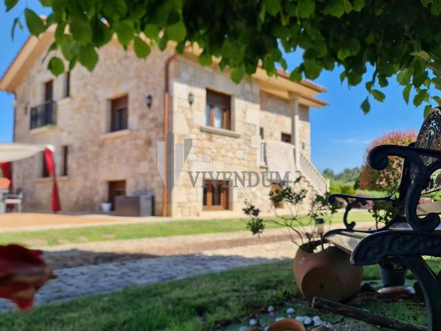 Chalet en venta en Tomiño. Chalets.