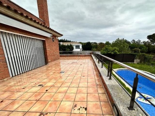 Chalet en venta en Tordera, de 442 m² 4 habitaciones por 379.000