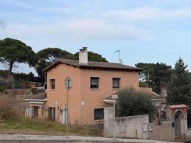 Chalet en venta en Tordera, de 218 m² 5 habitaciones por 105.000
