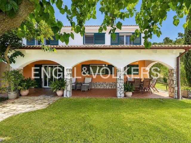 Chalet en venta en Tordera, de 241 m² 4 habitaciones por 389.000