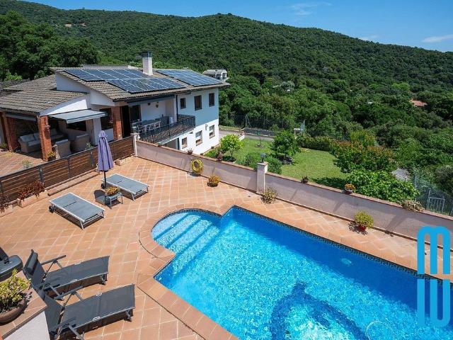 Chalet en venta en Tordera, de 261 m² 8 habitaciones por 500.000