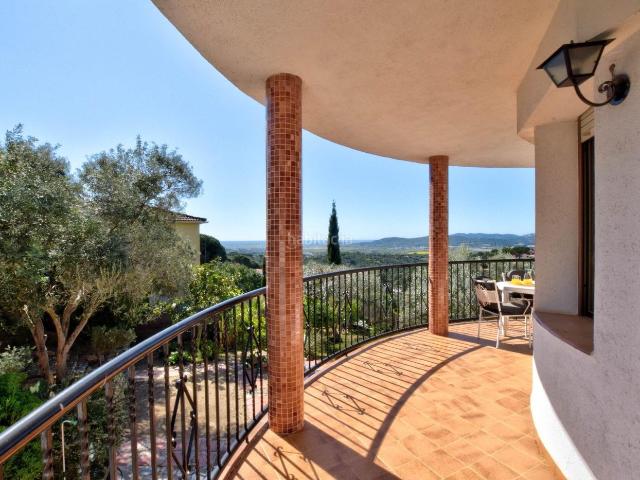 Chalet en venta en Tordera, Mas Mora Sant Daniel. Chalet independiente con espectaculares vistas al mar, gran terraza y jardín en Mas Mora. Chalets.