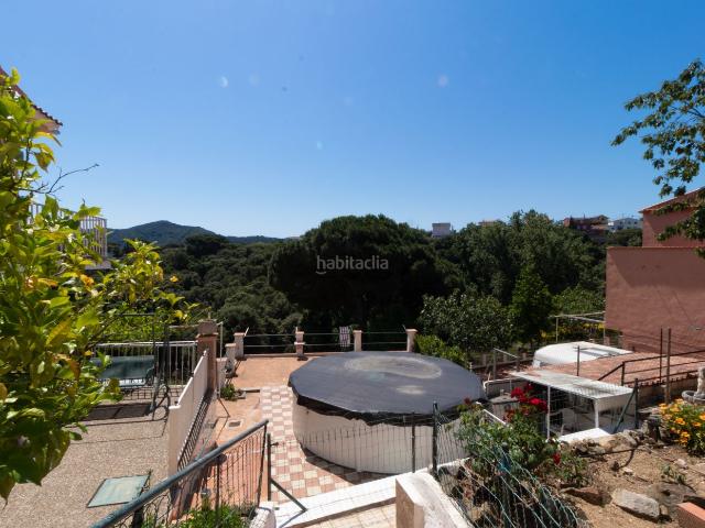 Chalet en venta en Tordera, Niàgara Parc Àgora Parc. Casa independiente ideal para dos familias con vistas despejadas a la montaña. Chalets.