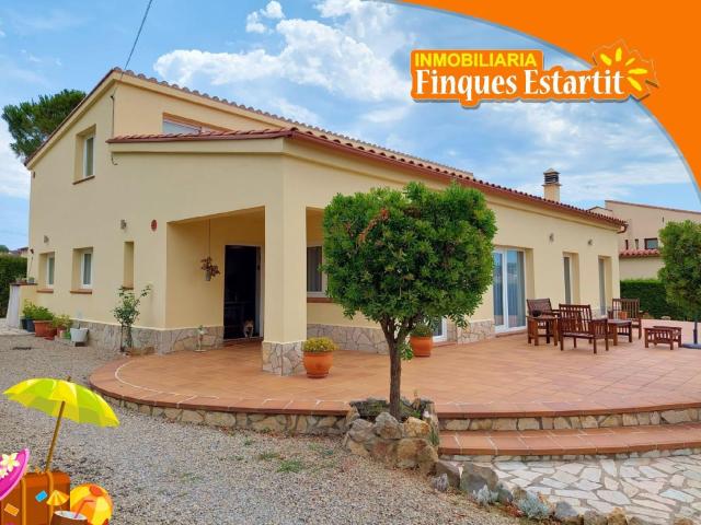 Chalet en venta en Torroella de Montgrí Girona