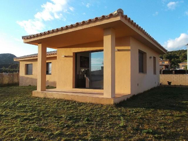 Chalet en venta en Torroella de Montgrí, de 131 m² 3 habitaciones por 470.000