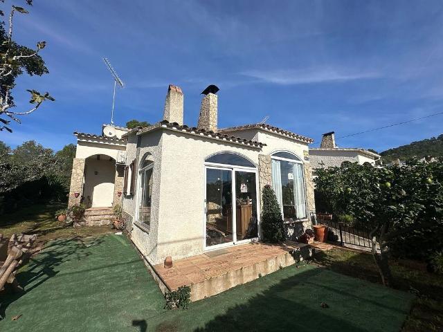 Chalet en venta en Torroella de Montgrí, de 161 m² 3 habitaciones por 450.000