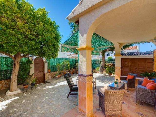 Chalet en venta en Torrevieja, Torreblanca. Chalet de 4 dormitorios en La Mata. Chalets.