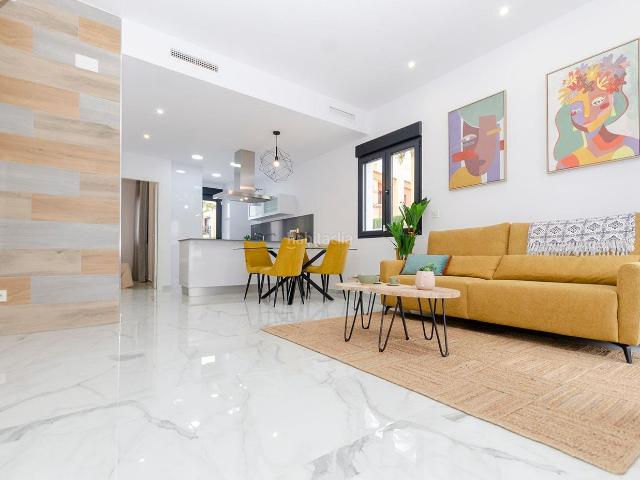 Chalet en venta en Torrevieja, Zona Carrefour Urbanizaciones. Última Villa en la Laguna Rosa Torrevieja. Chalets.