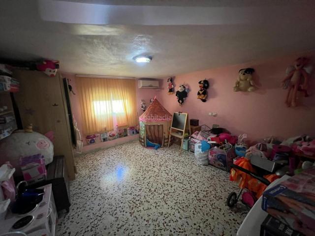Chalet en venta en Torrevieja, Zona Carrefour Urbanizaciones. Venta de villa en Torrevieja independiente, una joya para vivir con comodidad y estilo. Chalets.