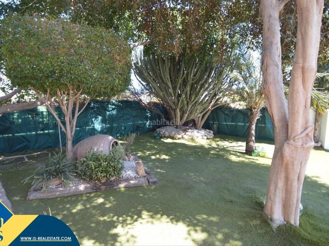 Chalet en venta en Torrevieja, Zona Carrefour Urbanizaciones. Villa con piscina privada, en la provincia de Alicante, en la ciudad de Torrevieja, en la zona de Torreta. 4 habitaciones 520 m².