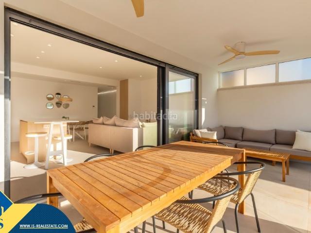 Chalet en venta en Torrevieja, Zona Carrefour Urbanizaciones. Villa con piscina privada, en la provincia de Alicante, en la localidad de Torrevieja, en el barrio de El Chaparral. 3 habitacione.