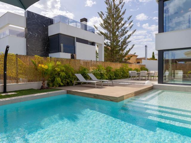 Chalet en venta en Torrevieja, Zona Carrefour Urbanizaciones. VILLA DE 3 DORMITORIOS Y 3 BAÑOS EN TORREVIEJA ZONA TORRETA FLORIDA. Chalets.