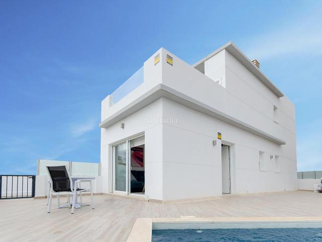 Chalet en venta en Torrevieja, Zona Carrefour Urbanizaciones. VILLA INDEPENDIENTE EN LA LAGUNA ROSA TORREVIEJA. Chalets.