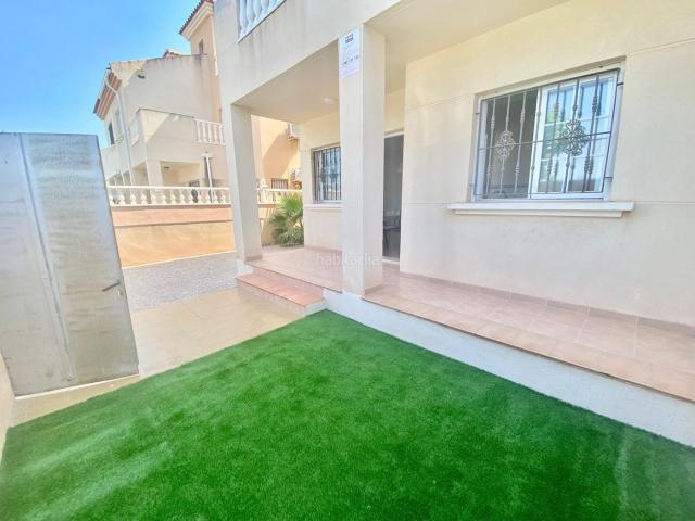 Chalet en venta en Torrevieja, Zona Carrefour Urbanizaciones. iexclVENTA DE CHALET PAREADO DE 2 DORMITORIOS EN TORRETAS!Te presentamos este estupendo chalet pareado en venta en Torretas, una e.
