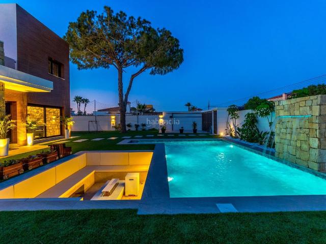 Chalet en venta en Torrevieja, Zona Carrefour Urbanizaciones. IMPRESIONANTE VILLA DE LUJO EN TORRETA FLORIDA. Chalets.