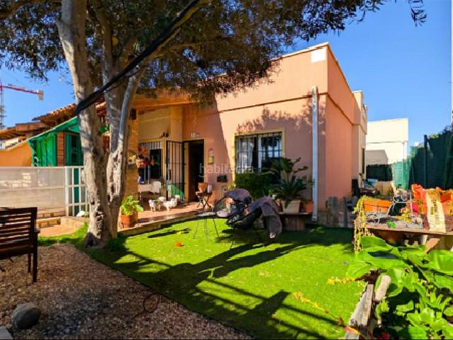 Chalet en venta en Torrevieja, Aguas Nuevas. !CDATAChalet Adosado en Aguas Nuevas Torrevieja 86m de Jardín, Solárium y Vistas al Mar!. Chalets.