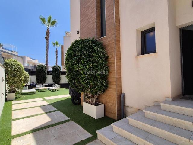 Chalet en venta en Torrevieja, Aguas Nuevas. BONITA VILLA EN TORREVIEJA 4 HAB, 3 BAÑOS. Chalets.