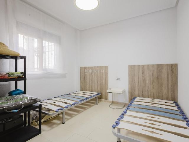Chalet en venta en Torrevieja, Aguas Nuevas. GRAN ADOSADO DÚPLEX EN TORREVIEJA 2 HAB, 2 BAÑOS. Chalets.