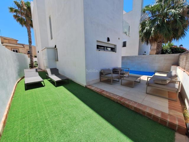 Chalet en venta en Torrevieja, Aguas Nuevas. Impresionante Chalet moderno con vistas al mar en Torrevieja Los Frutales. Chalets.