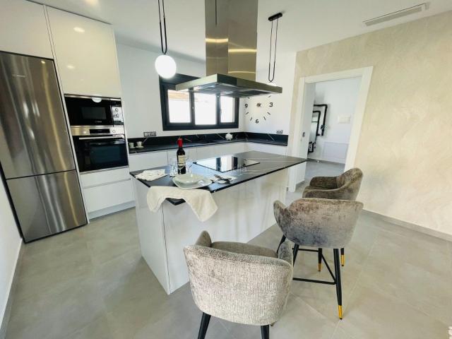 Chalet en venta en Torrevieja, Aguas Nuevas. Independiente en Torrevieja. Chalets.