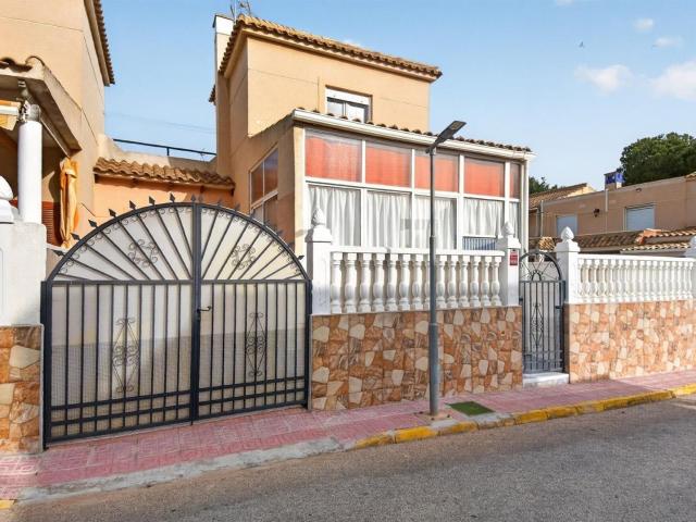 Chalet en venta en Torrevieja Alicante