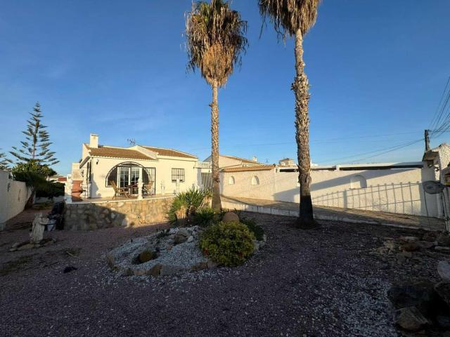 Chalet en venta en Torrevieja Alicante