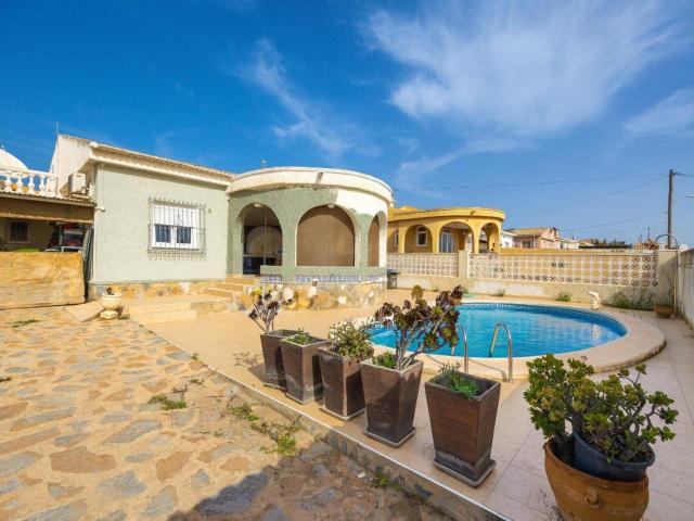 Chalet en venta en Torrevieja Alicante
