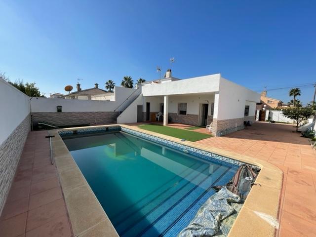 Chalet en venta en Torrevieja Alicante