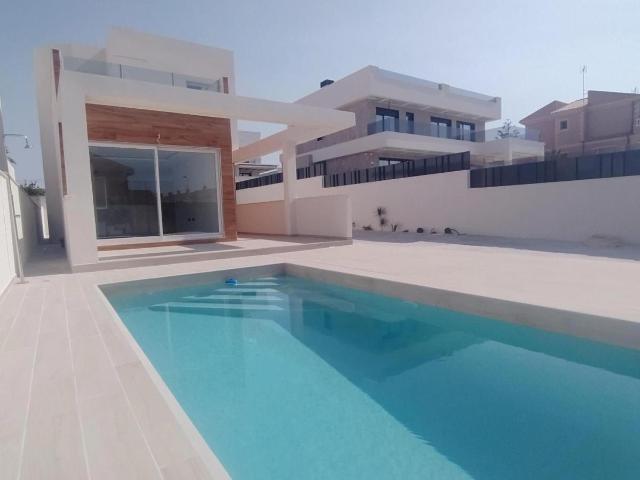 Chalet en venta en Torrevieja Alicante