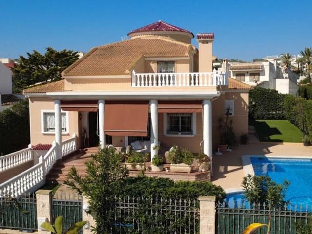 Chalet en venta en Torrevieja, Alicante Costa Blanca