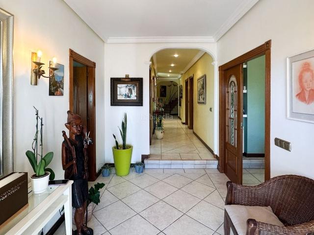 Chalet en venta en Torrevieja, Los Europeos. Piscina privada y vistas al mar!. Chalets.