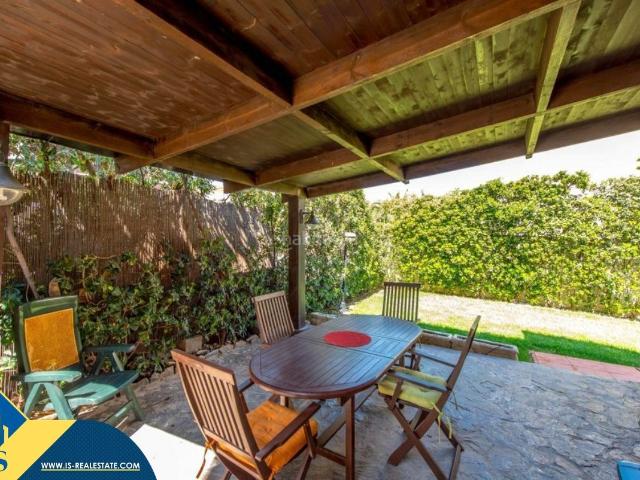 Chalet en venta en Torrevieja, Cañada del Molino. Villa con piscina privada, en la provincia de Alicante, en la localidad de Torrevieja, en el barrio de La Mata. 6 habitaciones 5. Chalets.