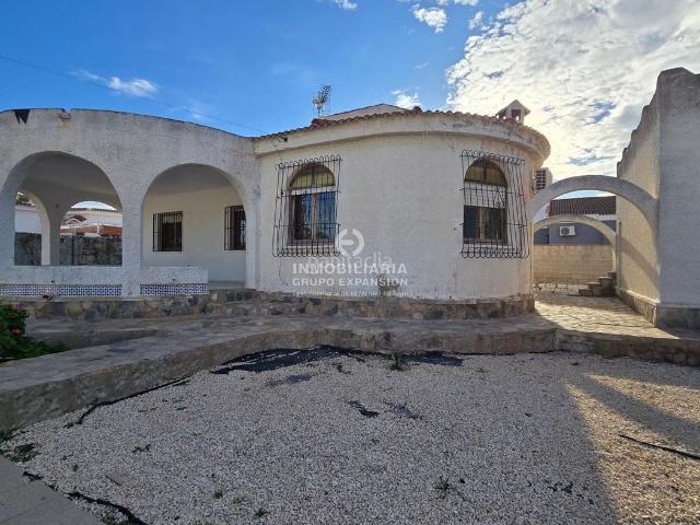 Chalet en venta en Torrevieja, Centro Muelle Pesquero. Espectacular Chalet en Torrevieja, El Chaparral con 140 m2 muy bien situado. Chalets.