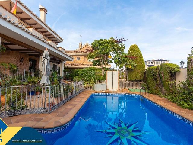 Chalet en venta en Torrevieja, La Veleta. Villa con piscina privada, en la provincia de Alicante, en la localidad de Torrevieja, en el barrio de Los Balcones. 6 habitacione. Chalets.