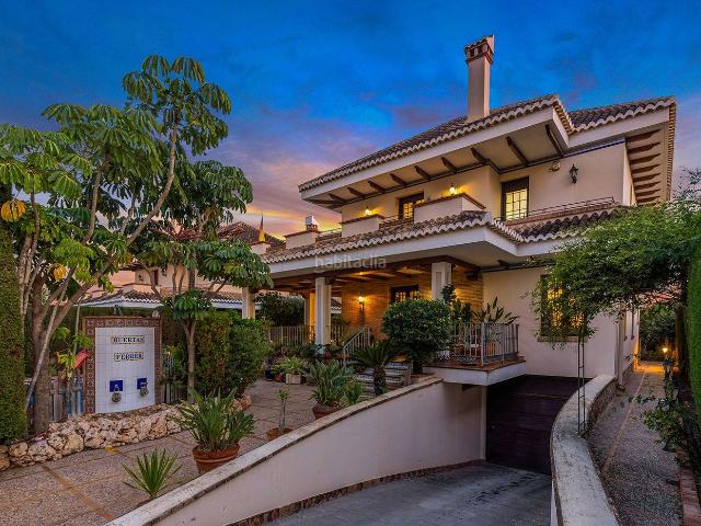Chalet en venta en Torrevieja, La Veleta. VILLA INDEPENDIENTE DE 6 DORMITORIOS Y 6 BAÑOS EN LA VELETA TORREVIEJA CON VISTAS AL MAR. Chalets.
