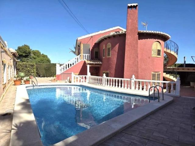 Chalet en venta en Torrevieja, Los Balcones