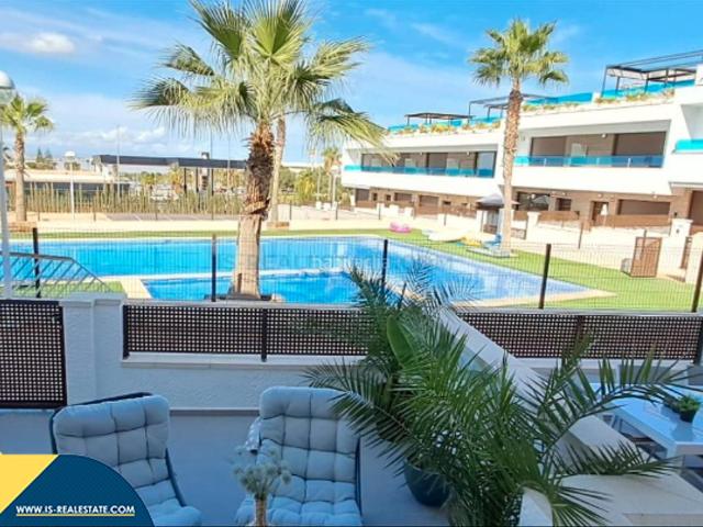 Chalet en venta en Torrevieja, Los Balcones Los Altos. Casa con piscina compartida, en la provincia de Alicante, en la localidad de Torrevieja, en la pedanía de Los Balcones. 3 habitaci. Chalets.