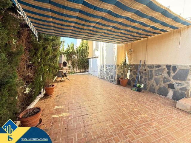 Chalet en venta en Torrevieja, Los Balcones Los Altos. Casa con piscina comunitaria, en la provincia de Alicante, en la ciudad de Torrevieja, en el barrio de Los Balcones. 3 habitacione. Chalets.