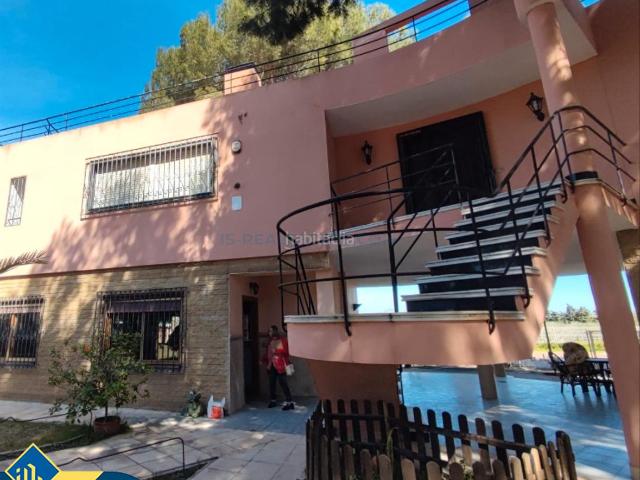 Chalet en venta en Torrevieja, Los Balcones Los Altos. Chalet con piscina privada, en la provincia de Alicante, en la localidad de Torrevieja, en la pedanía de Los Balcones. 6 habitacio. Chalets.
