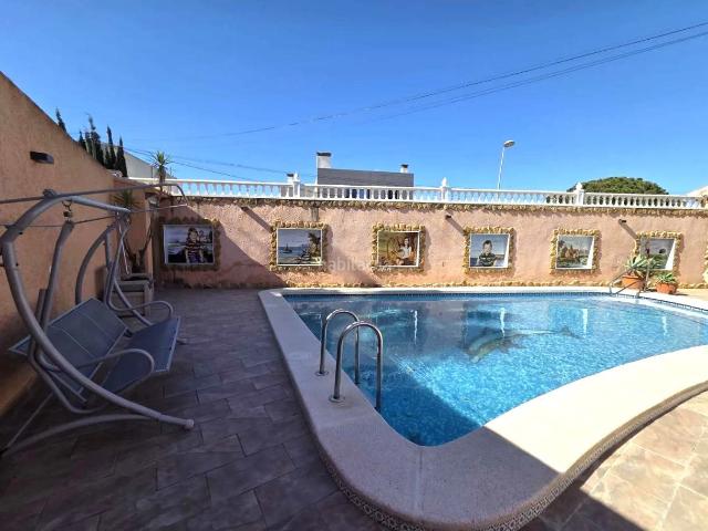 Chalet en venta en Torrevieja, Los Balcones Los Altos. Chalet en venta en Los Balcones, 6 dormitorios. Chalets.