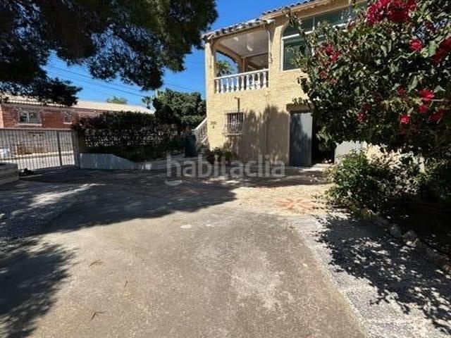 Chalet en venta en Torrevieja, Los Balcones Los Altos. Chalet independiente con parcela y sótano en Los Balcones, Torrevieja. Chalets.