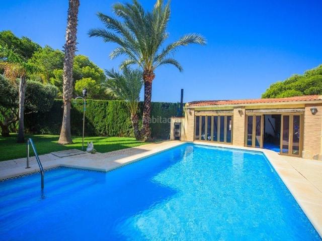 Chalet en venta en Torrevieja, Los Balcones Los Altos. Chalet Independiente en Los Balcones Oasis Privado Junto a las Salinas. Chalets.