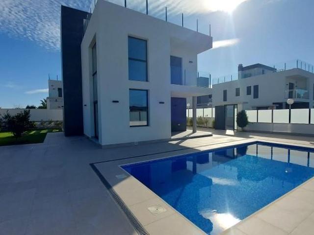 Chalet en venta en Torrevieja, Los Balcones Los Altos del Edén