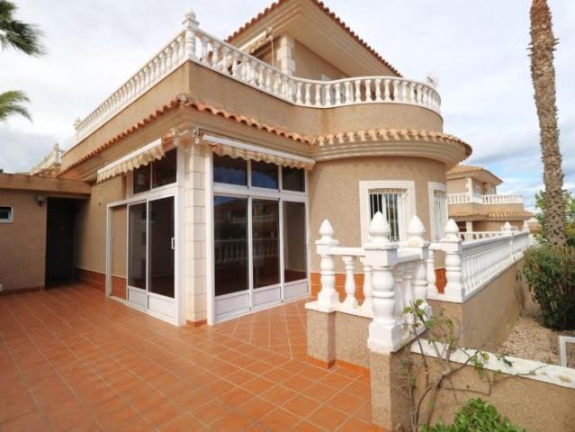 Chalet en venta en Torrevieja, Los Balcones Los Altos del Edén