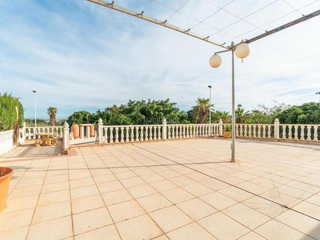 Chalet en venta en Torrevieja, Los Balcones Los Altos. Dos propiedades independientes con parcela en urbanización Los Altos Torrevieja. Chalets.