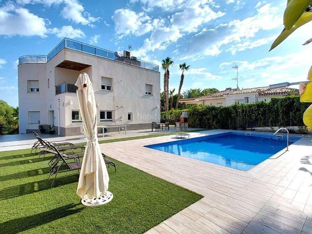 Chalet en venta en Torrevieja, Los Balcones Los Altos. Villa con vistas panorámicas a la laguna salada de Torrevieja!. Chalets.